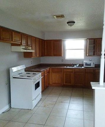 4th image of 7841 Shamrock Dr