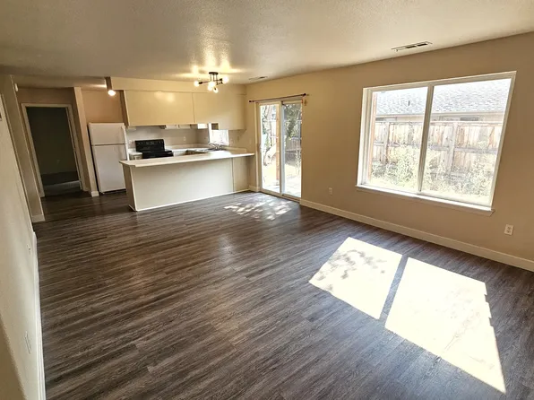 3060 Sheraton Ct APT C, Medford, OR 97504