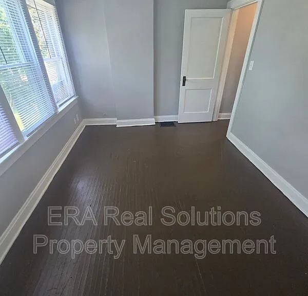 54 N Ogden Ave — Photo 18