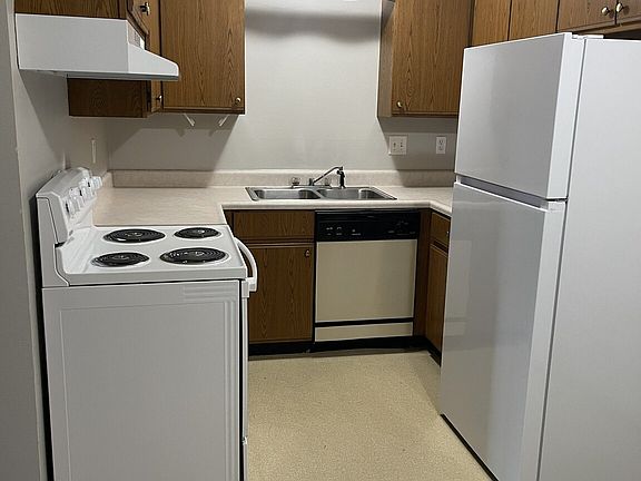 3rd image of 116 Lincoln Ave #4