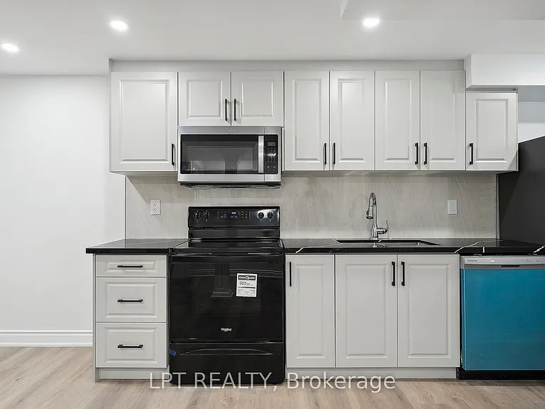 140 Springvalley Cres #LOWER — Photo 11