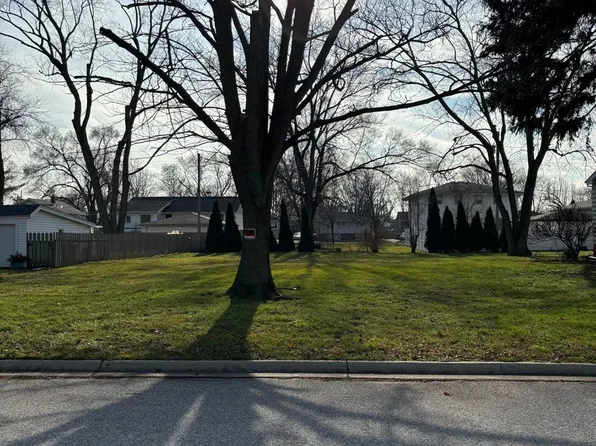 2728 E 40th St, Highland, IN 46322