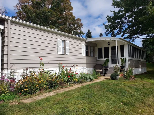 34 Cedar Ln, Wales, MA 01081