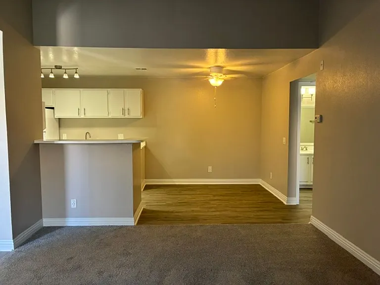 Mandalay Bay Apartments — Photo 40
