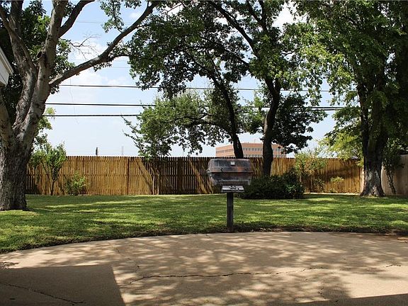 4th image of 6821 Corona Dr