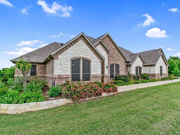 5th image of 1108 Lily Ct