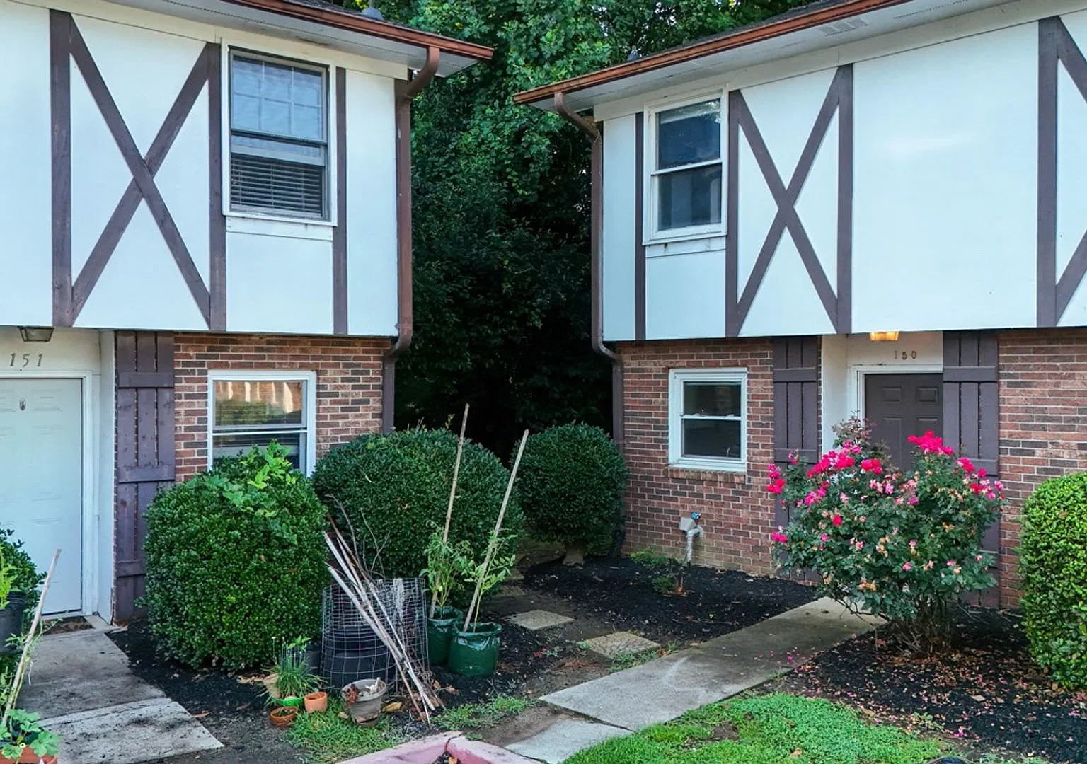 Renovated Townhome in Village Green! — Photo 3