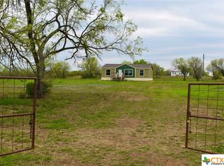 635 E County Road 304, Jourdanton, TX 78026