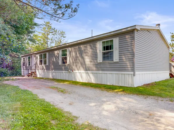 182 North Road, Detroit, ME 04929