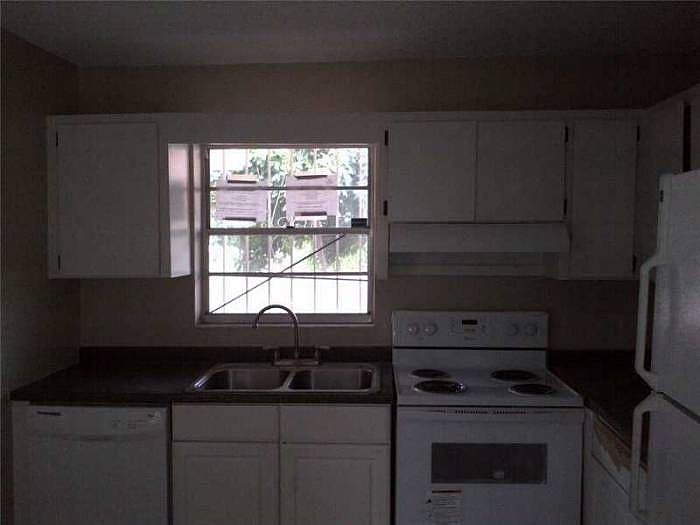 2nd image of 1347 W 44th Pl
