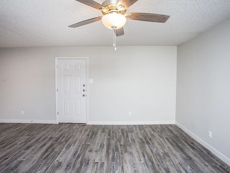 Saddlewood Apartments — Photo 20