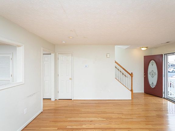 4th image of 1288 Victorian Village Dr
