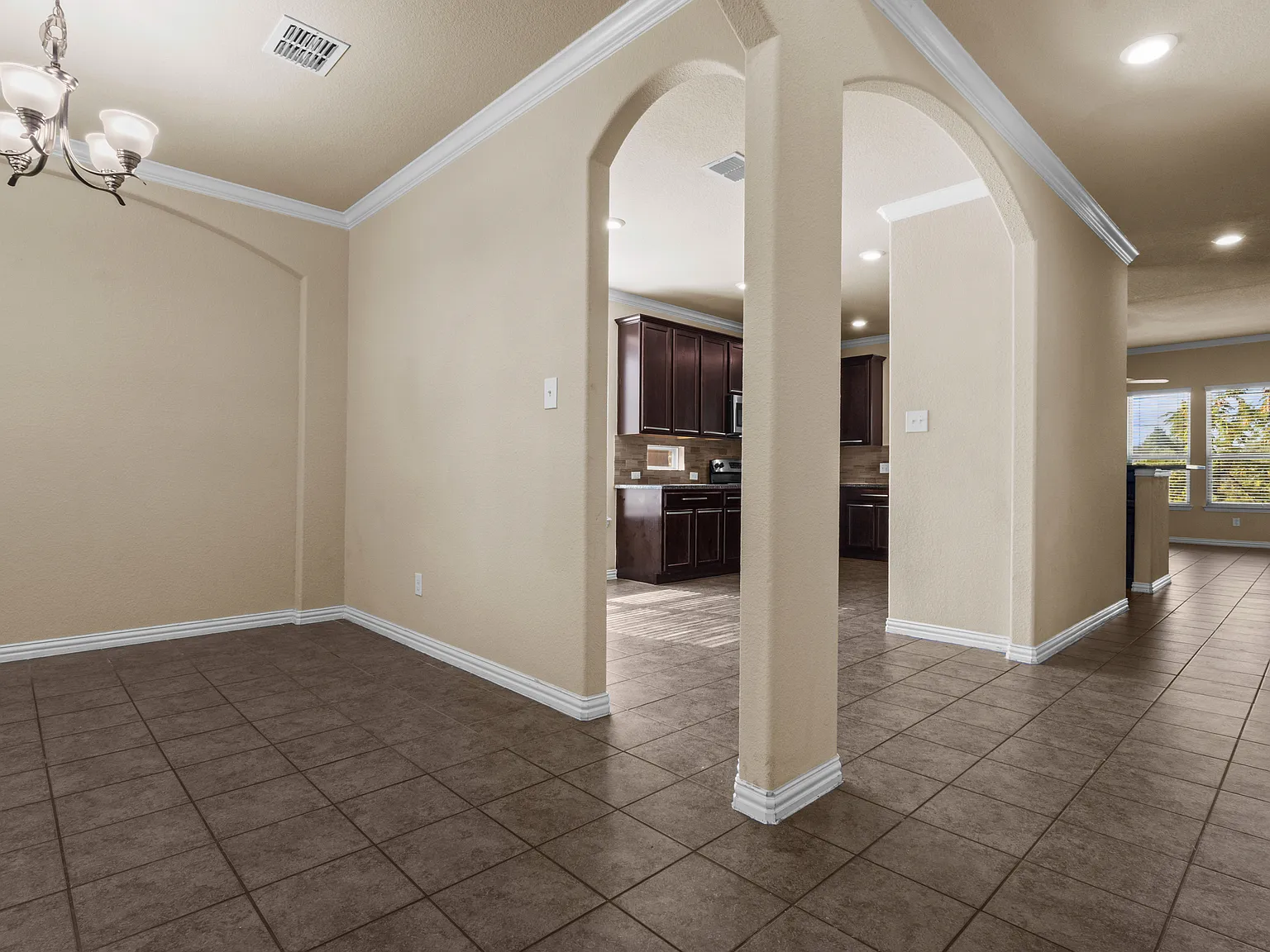 4 bed, 2.5 bath, 2415 sqft, $2,700 — Photo 3