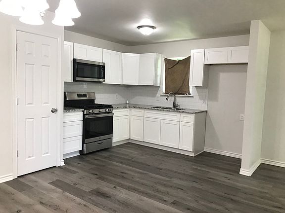 4th image of 207 Kerens St