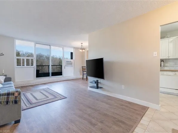 1968 Main St W #909, Hamilton, ON L8S 1J7