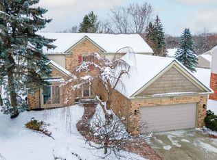 2401 Westwood Dr, Rochester Hills, MI 48306