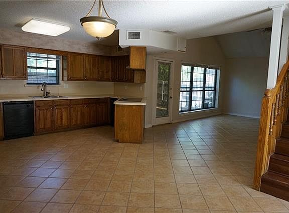 2nd image of 4165 1 Place Ln