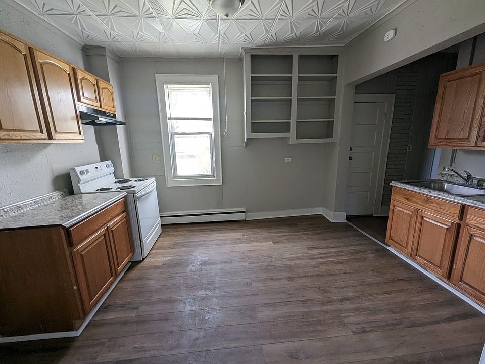 1st image of 355 Goodrich St #11