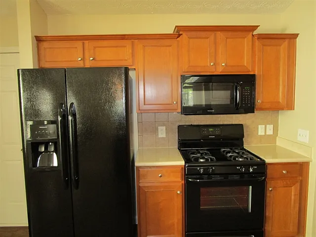 113 Village Dr — Photo 2