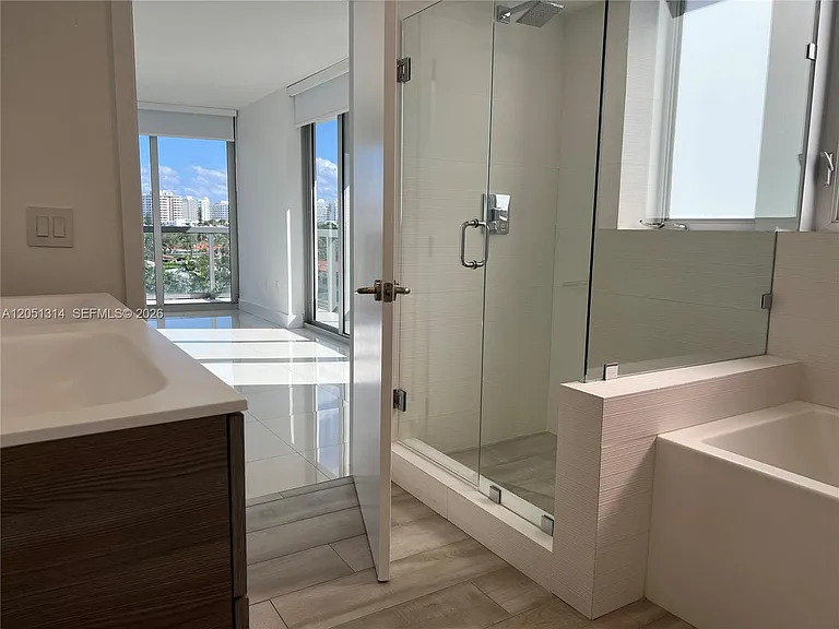9261 E Bay Harbor Dr #604 — Photo 8