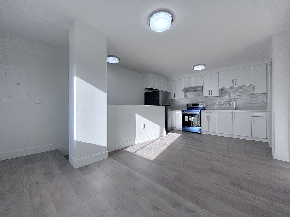 1st image of 17116 1st Ave