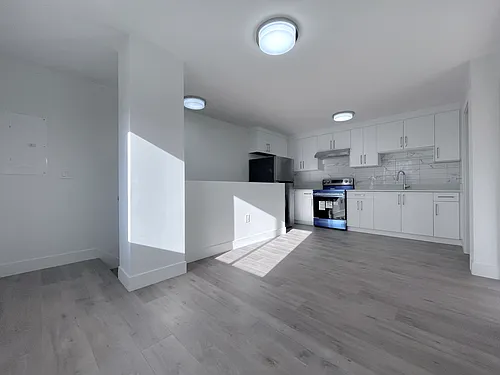 17116 1st Ave Photo 1