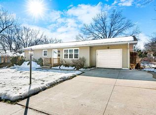 905 Wylde Green Rd, Iowa City, IA 52246