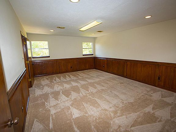 4th image of 19822 Oak Branch Ct