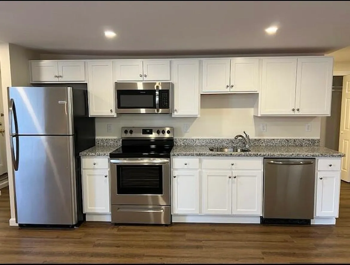 Building Photo - 72 3rd St #8