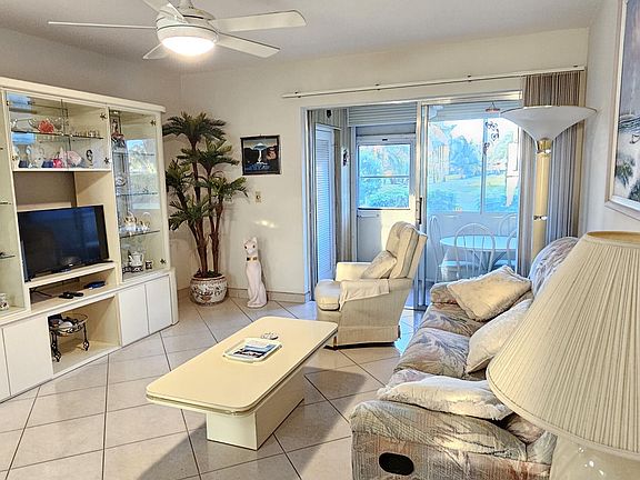 4th image of 2852 Crosley Drive W #B