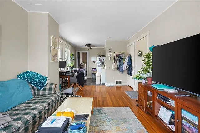 1140 E Johnson St — Photo 3