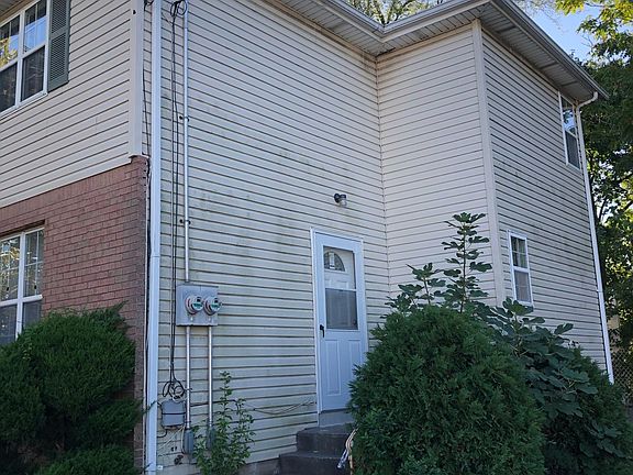 2nd image of 4 Bradley Ave Floor 1
