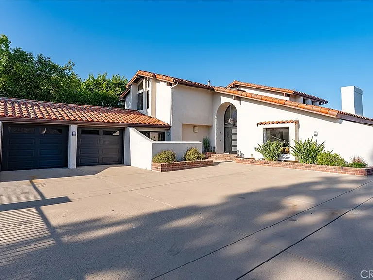 4372 Park Vicente — Photo 2