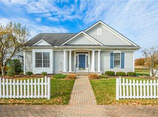 8 Settlers Grn, Pittsford, NY 14534