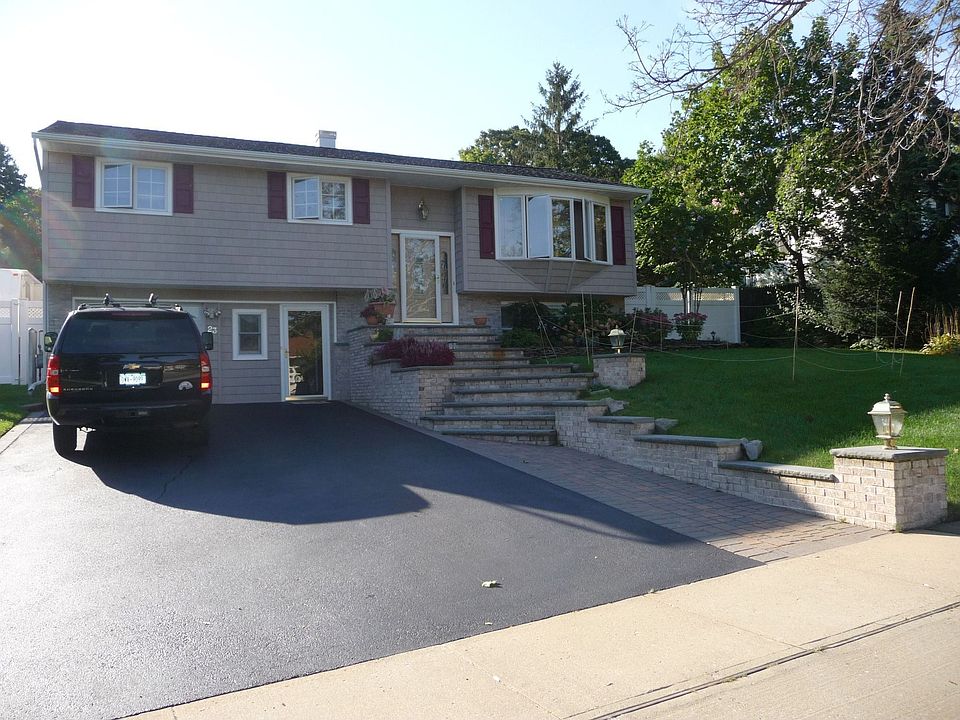 1st image of 23 Weston Ln
