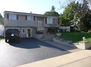 23 Weston Ln, Smithtown, NY 11787
