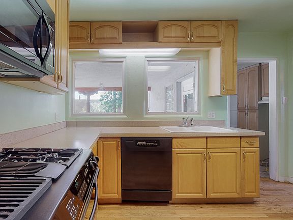 3rd image of 1001 Vassar Dr SE