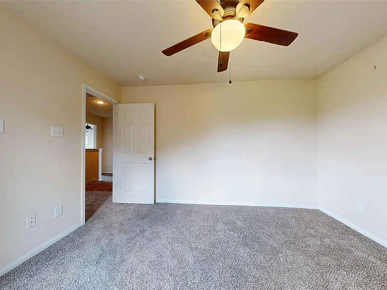 2102 Red Cedar Trl — Photo 32