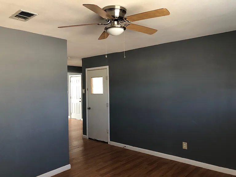 620 E Sears St — Photo 11