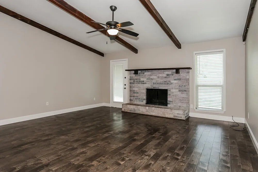 3 bed, 2.0 bath, 1480 sqft, $1,945 — Photo 3