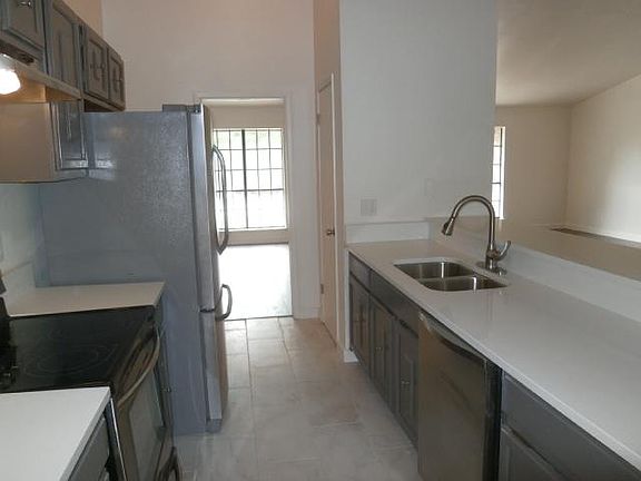 4th image of 16515 Hunting Valley St