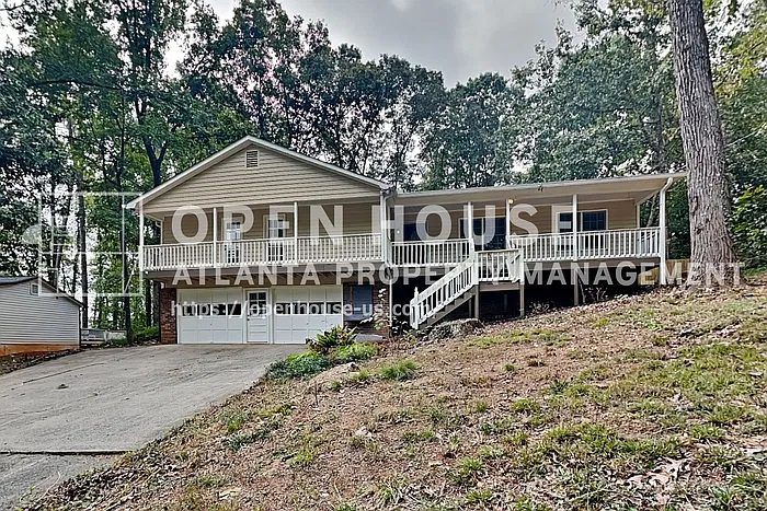 3 bed, 2.0 bath, 1456 sqft, $2,300 — Photo 1
