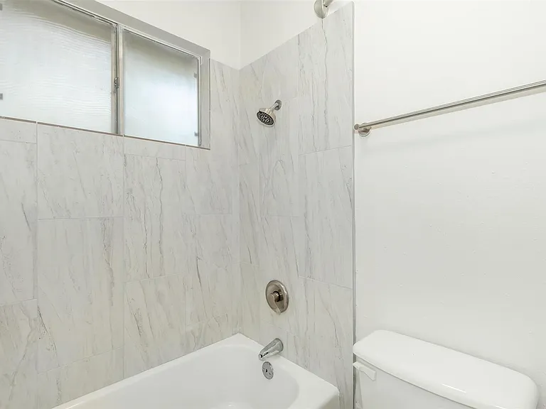 609 E 45th St #104 — Photo 10
