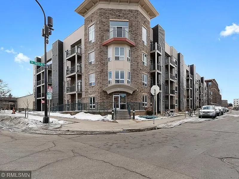 2600 University Ave SE #107
