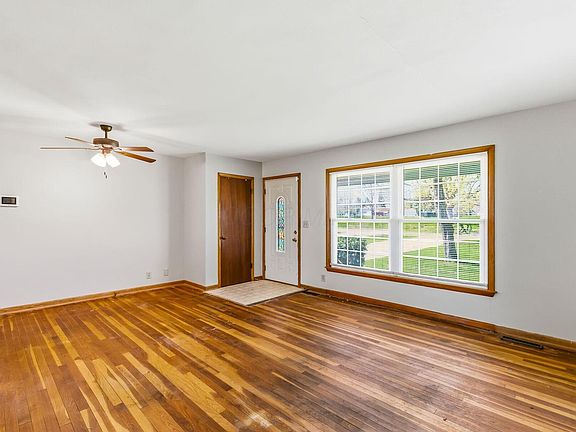4th image of 436 Grove St
