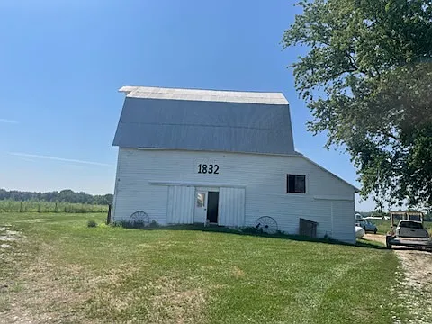 The 1832 Lodge at Stagecoach stop at Anchor Farms