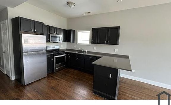 3rd image of 437 W Marquette Rd #2
