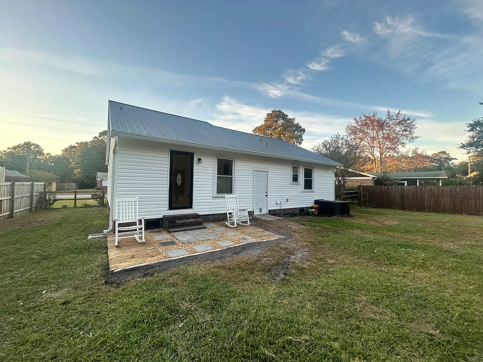 209 Hollins Rd — Photo 2