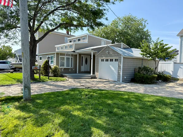 64 S Bay Dr, Babylon, NY 11702