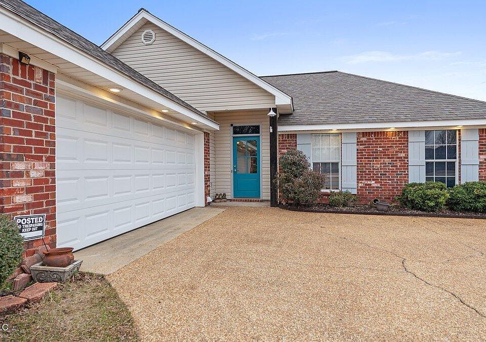 1st image of 628 Oak Ridge Way